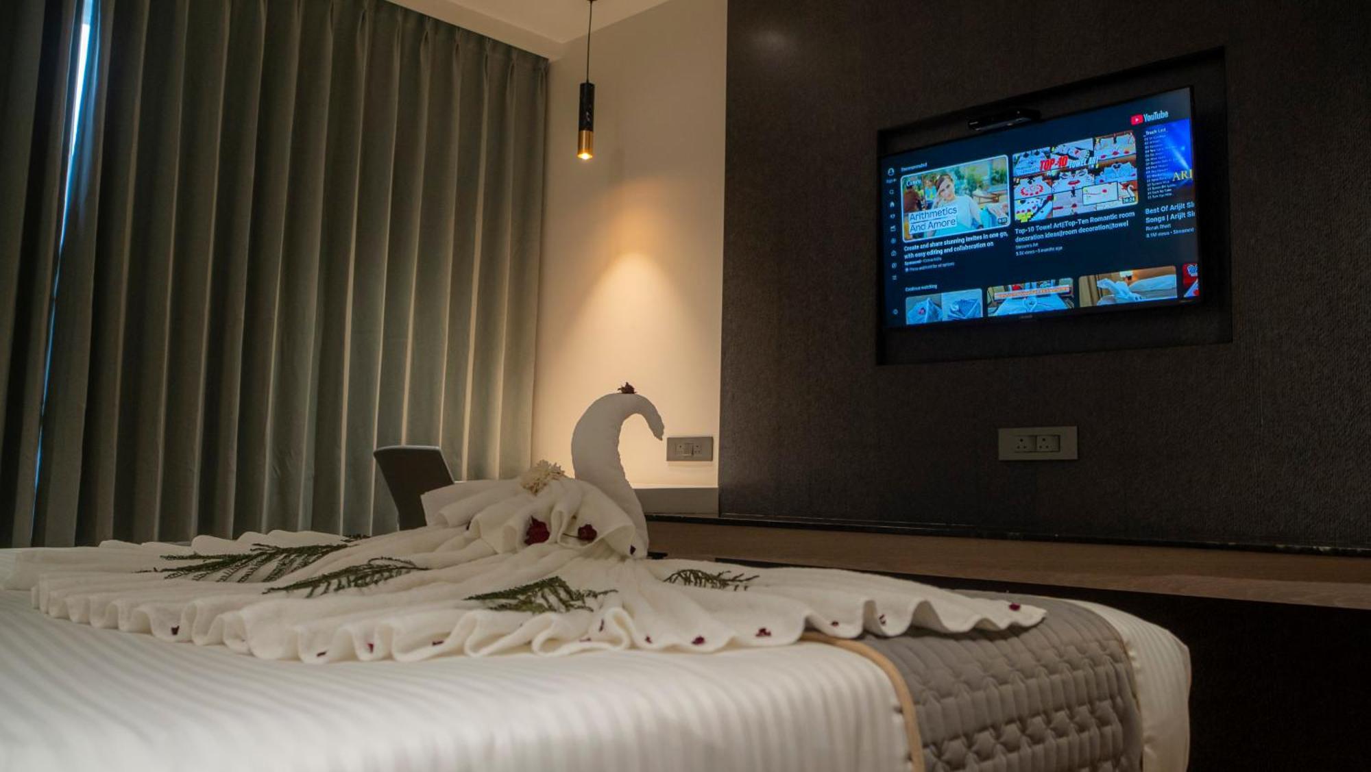 Hotel Tulips Grand Hyderabad Exterior photo