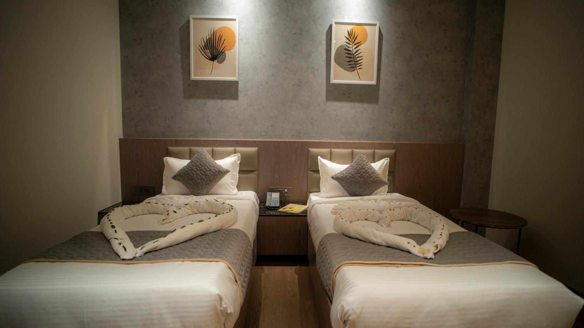 Hotel Tulips Grand Hyderabad Exterior photo