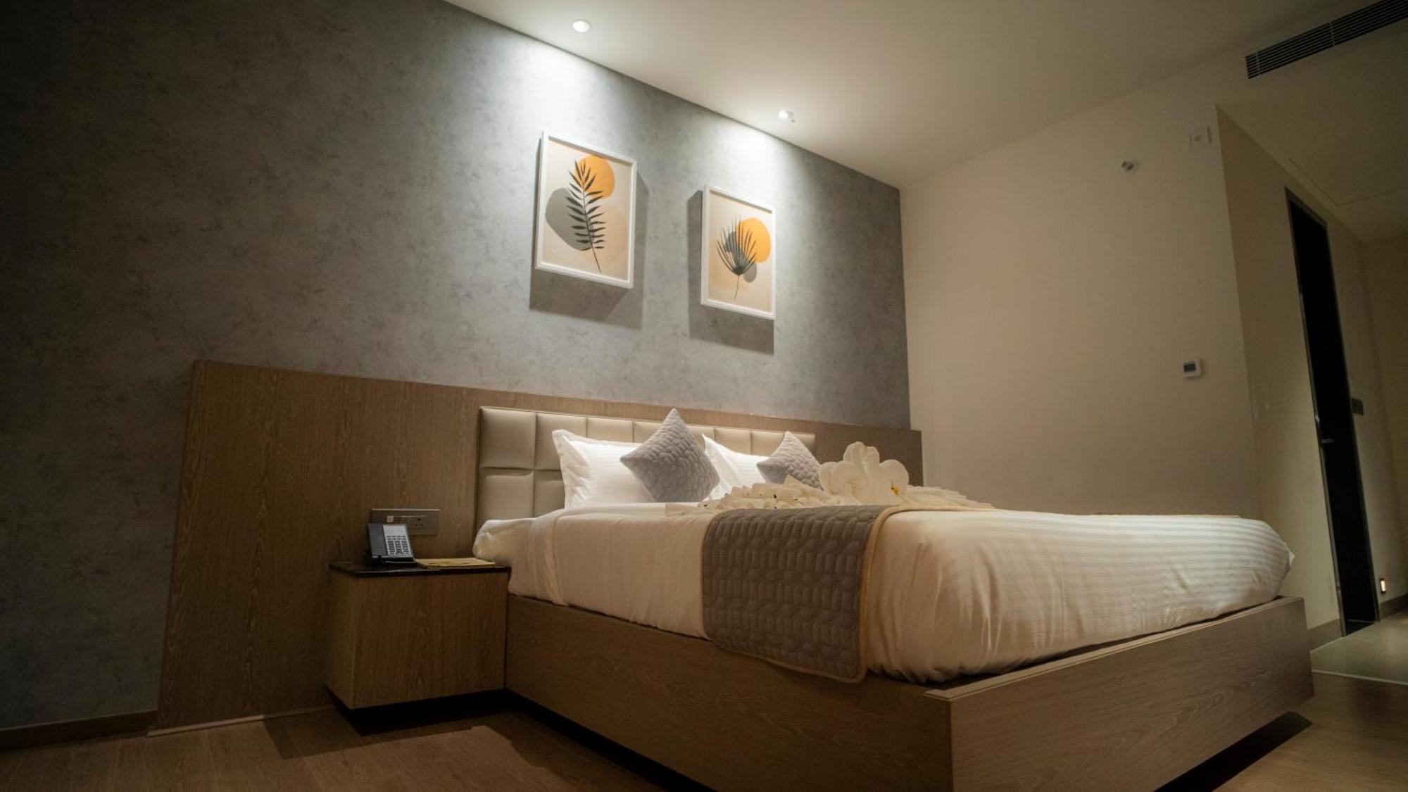 Hotel Tulips Grand Hyderabad Exterior photo