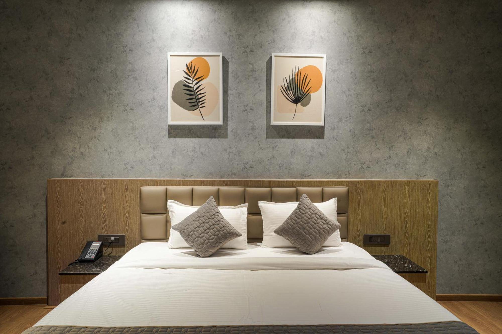 Hotel Tulips Grand Hyderabad Exterior photo