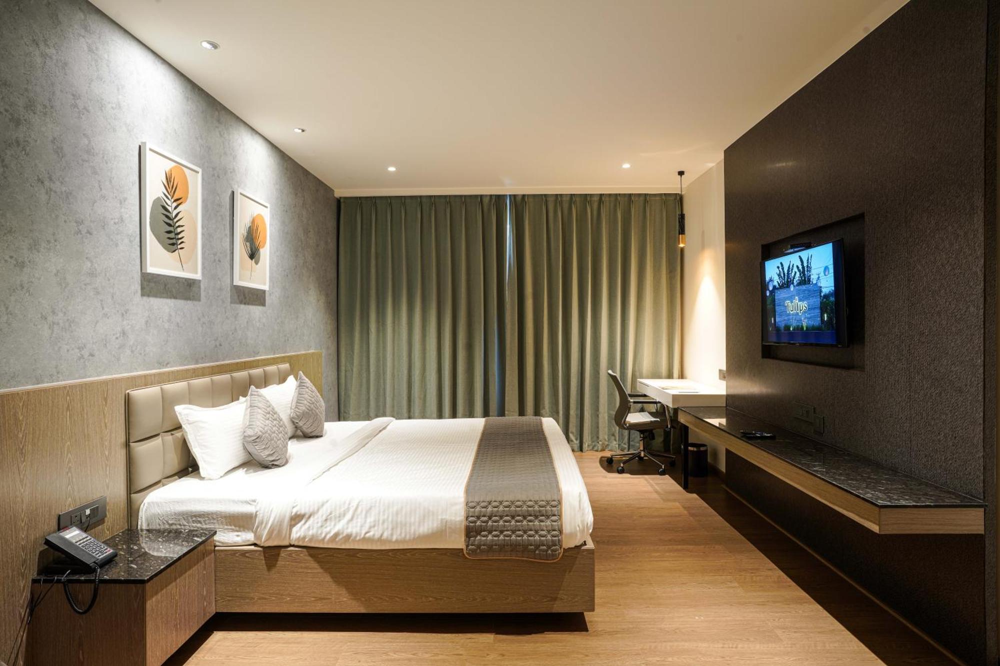 Hotel Tulips Grand Hyderabad Exterior photo
