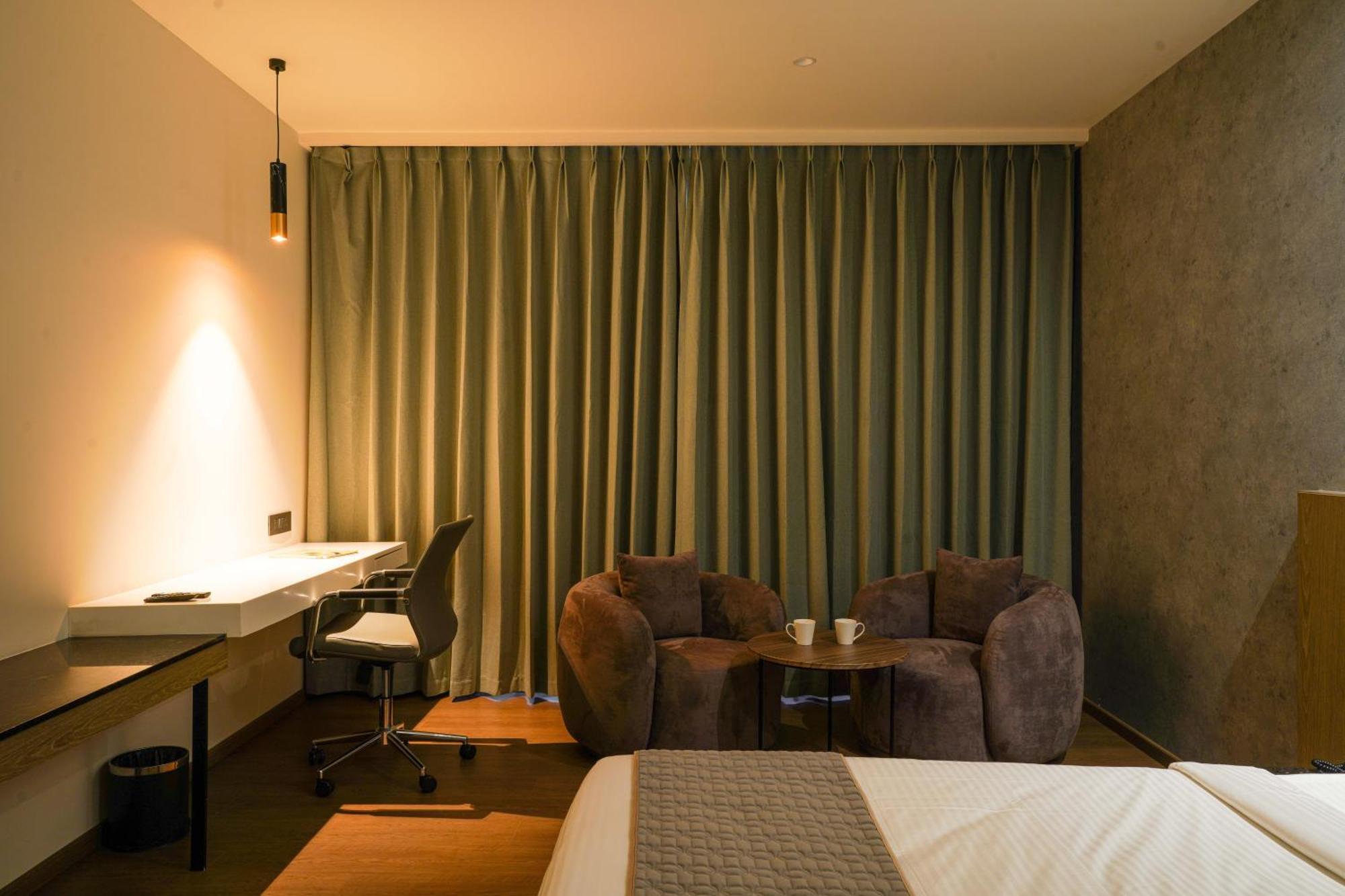 Hotel Tulips Grand Hyderabad Exterior photo