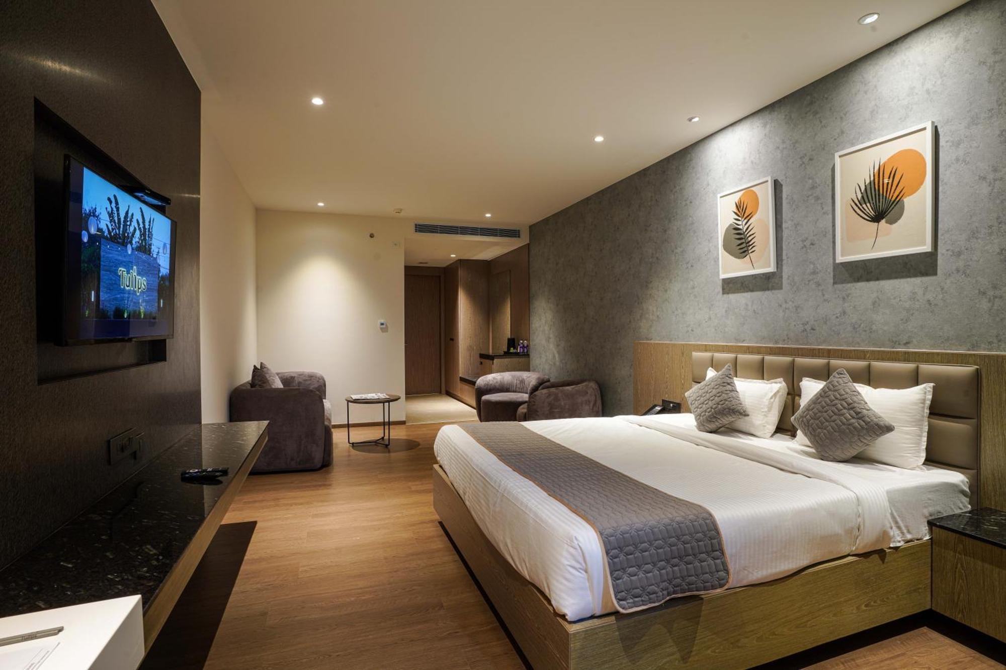 Hotel Tulips Grand Hyderabad Exterior photo