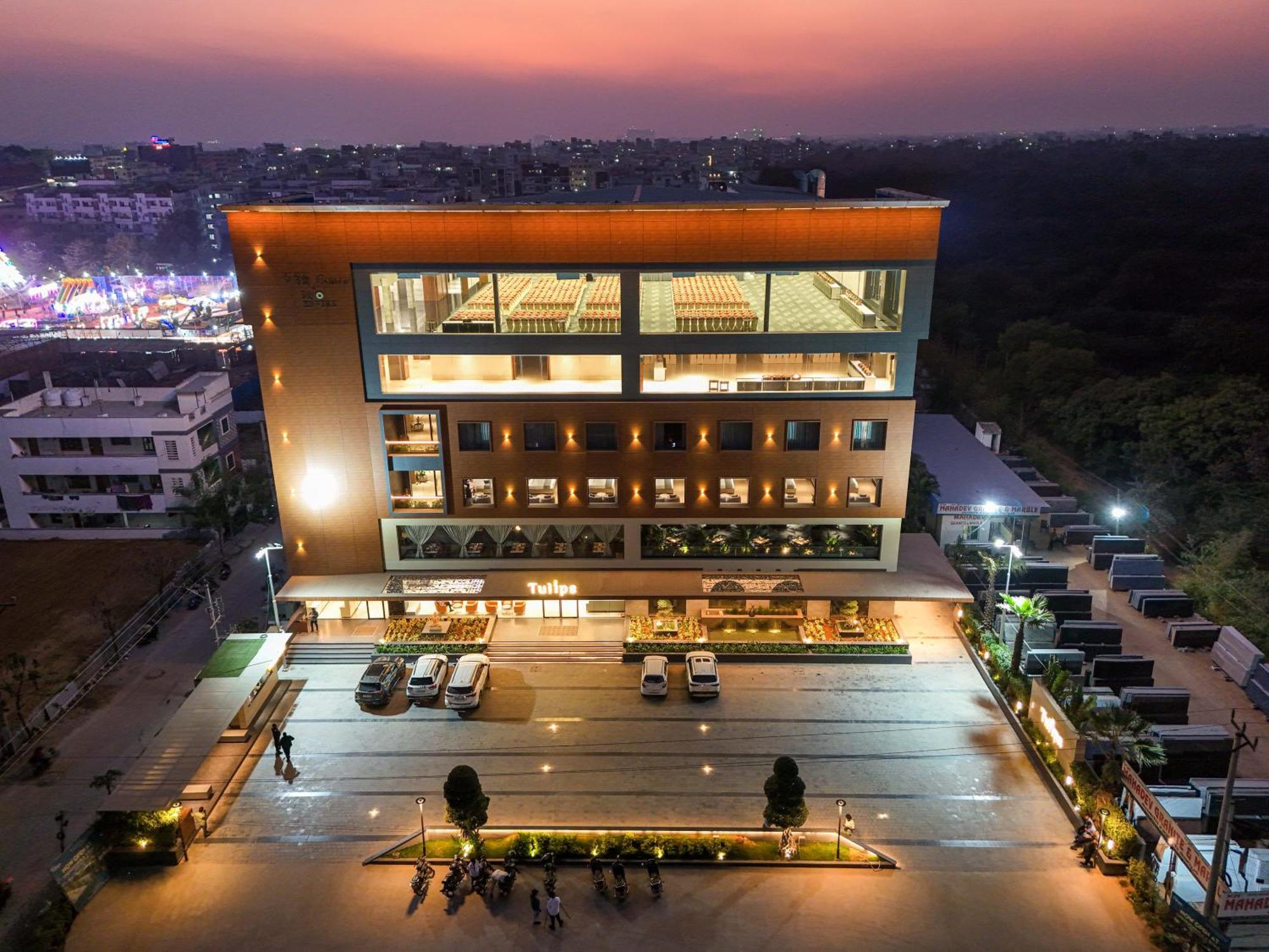 Hotel Tulips Grand Hyderabad Exterior photo